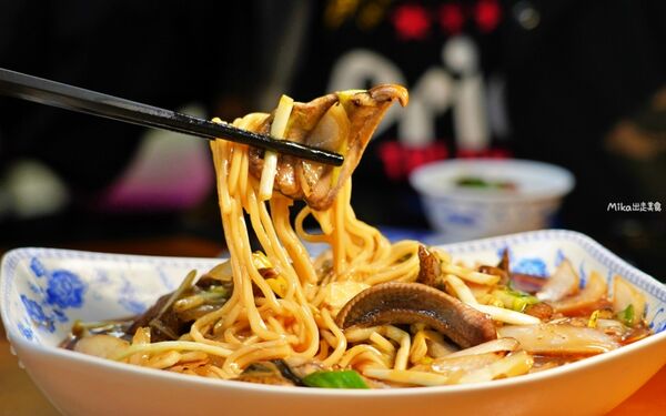 ▲▼花蓮必吃超人氣海產「福源海鮮」,當季新鮮海產這裡都吃得到。(圖/部落客Mika提供)