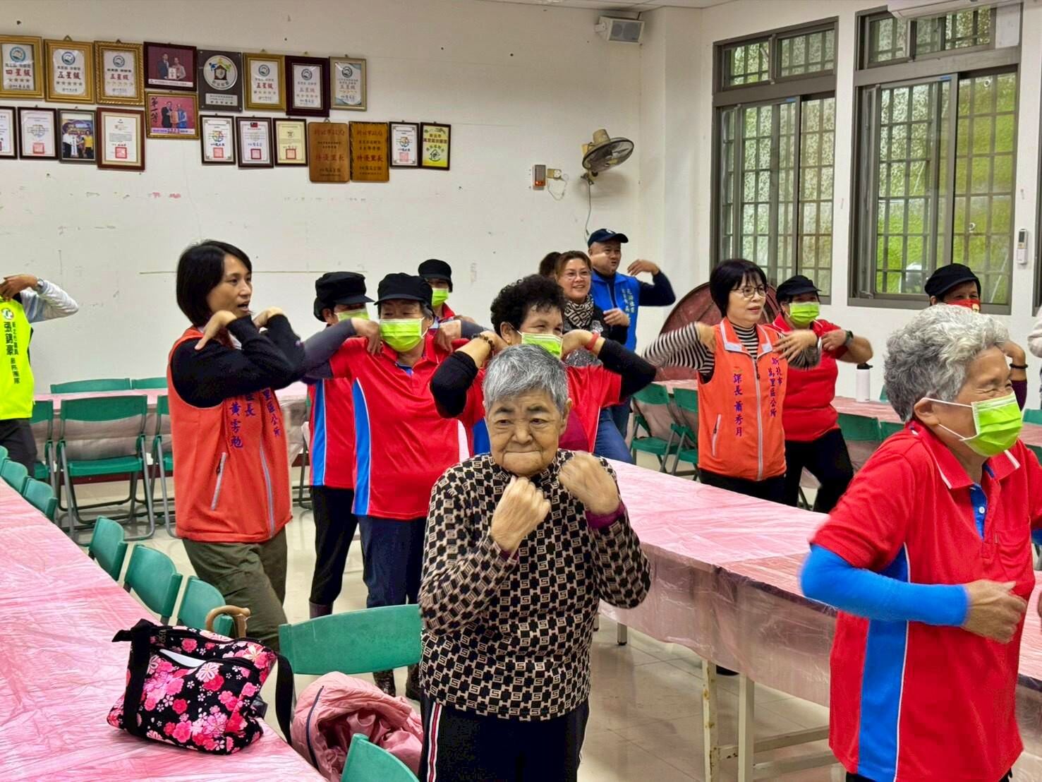 ▲萬里崁脚里關懷據點揭牌啟用。(圖/新北市萬里區公所提供)