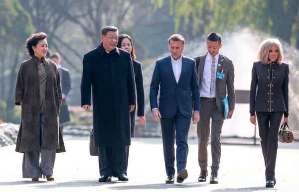 ▲▼ 習近平同法國總統馬克龍在成都進行友好交流 。(圖/翻攝 新華社)