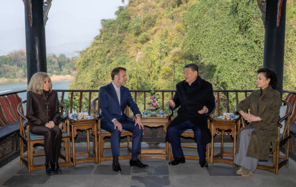 ▲▼ 習近平同法國總統馬克龍在成都進行友好交流 。(圖/翻攝 新華社)