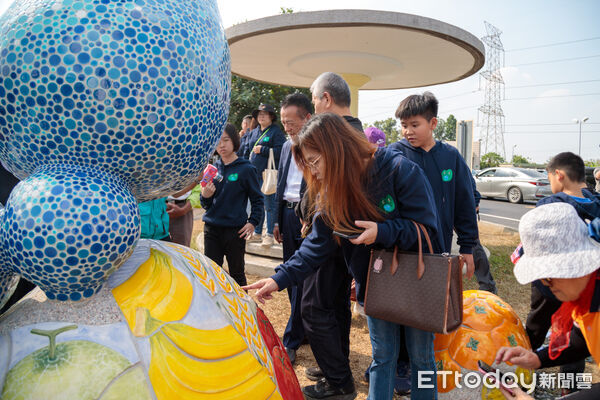 ▲▼ 仁義潭全新地標「樂山樂水」揭幕,青銀世代共創家鄉記憶 。(圖/嘉義縣政府提供)