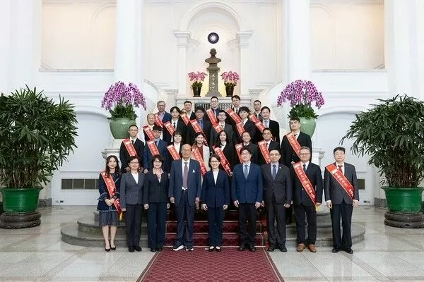 ▲中大資管系陳以錚教授 崇越論文大賞成績亮眼