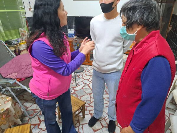 ▲鹹粥嬤的愛孫返家了。(圖/賴清美議員提供)