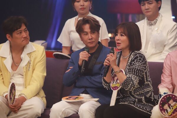 ▲王彩樺擁抱參賽小朋友。(圖/民視提供)