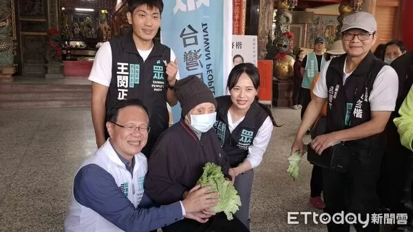 ▲▼ 張啓楷【民眾嘉菜啦!挺菜農、疼惜民眾】公益贈菜活動 。(圖/記者翁伊森翻攝)