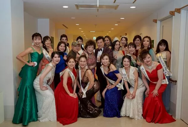 ▲台灣官方代表團12/3赴日參與 Miss & Mrs. Global 大賽。禮服由wedding21韓式婚紗攝影提供。(圖/主辦單位提供)