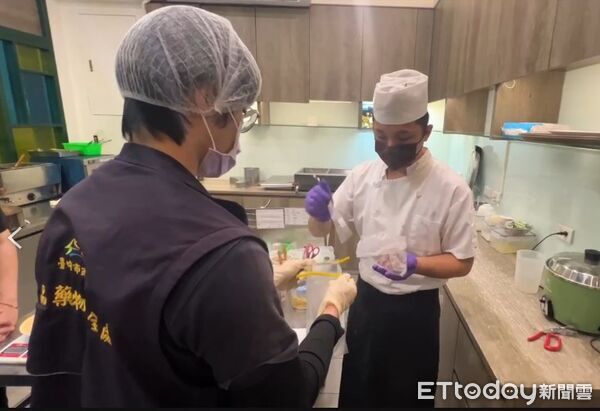 ▲▼知名港式餐廳爆食物中毒2歲童住院8天,中市府表示,列為高風險對象。(圖/民眾提供,下同)