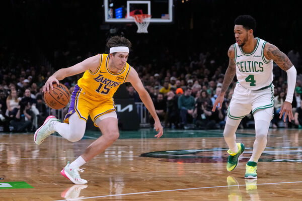 ▲里夫斯砍下36分、8助攻仍無力阻止湖人慘敗給塞爾提克。(圖/達志影像/美聯社)