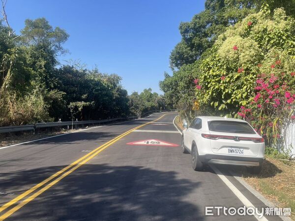 ▲▼ 彰化縣芬園鄉大彰路四段今(6)日發生一起自行車摔車事件 。(圖/記者唐詠絮翻攝)