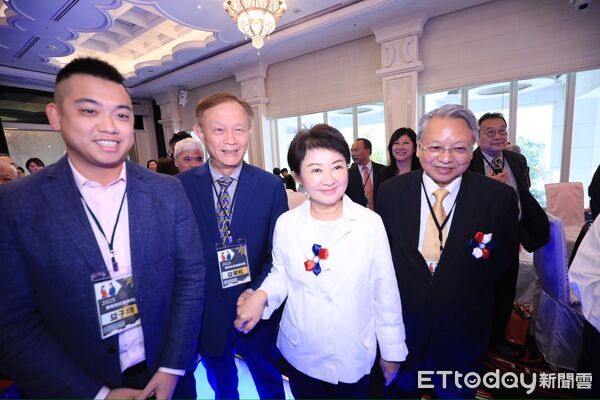 ▲▼台中市長盧秀燕(右)與前副市長令狐榮達出席首屆「奇緣初遇」稀有姓氏聯誼會。(圖/台中市政府提供,下同)