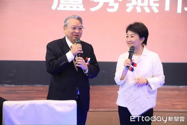 ▲▼台中市長盧秀燕(右)與前副市長令狐榮達出席首屆「奇緣初遇」稀有姓氏聯誼會。(圖/台中市政府提供,下同)