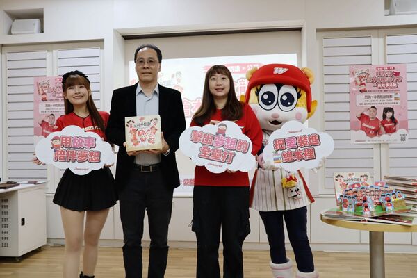 ▲味全龍贈百本有聲繪本 陪伴孩子在故事中勇敢追夢。(圖/龍隊提供)