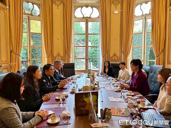 ▲黃偉哲市長赴法拜會馬堤諾議員,三方就綠能與農業政策熱烈交流。(記者林東良翻攝,下同)