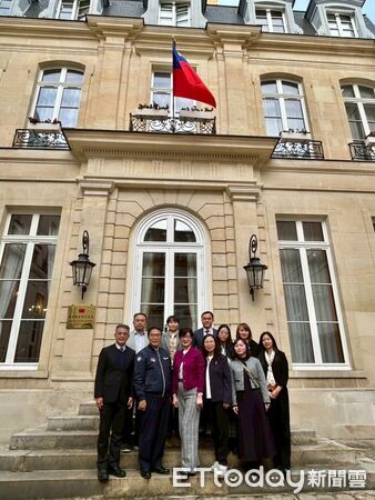 ▲黃偉哲市長赴法拜會馬堤諾議員,三方就綠能與農業政策熱烈交流。(記者林東良翻攝,下同)