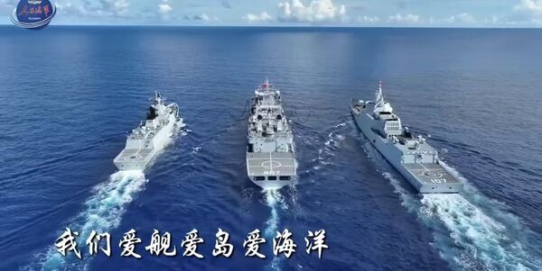 ▲▼ 人民海軍官方發佈MV《箭在弦上》,多艘解放軍潛艇以整齊編隊罕出現。解放軍航母群、艦艇群、疑似鷹擊21導彈轟炸畫面 。(圖/翻攝 人民海軍)