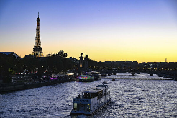 ▲▼巴黎街景,法國巴黎,巴黎鐵塔,艾菲爾鐵塔(Eiffel Tower),香榭麗舍大道。(圖/達志影像/美聯社)