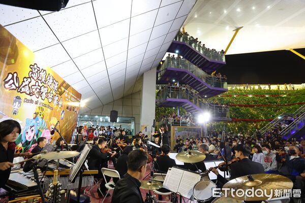 ▲▼ AAA韓星降臨塞爆高雄!演唱會經濟大爆發 高捷運量破今年新高 。(圖/記者賴文萱翻攝)