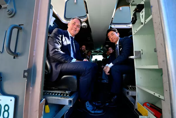 ▲▼ 澳洲國防部長馬勒斯(Richard Marles)與日本防衛大臣小泉進次郎。(圖/路透)