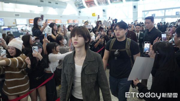 ▲▼直擊/趙雨凡領路!CORTIS「皮膚發亮」機場素顏給拍 心情好狂揮。(圖/記者吳睿慈攝)