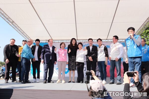 ▲國民黨台中市黨部黨慶,鄭麗文、盧秀燕、江啟臣、楊瓊瓔同台。(圖/記者國民黨提供)