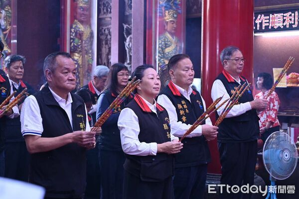 ▲▼花蓮縣長徐榛蔚出席「皇都城隍爺尊神聖誕千秋」祝壽慶典。(圖/花蓮縣政府提供,下同)