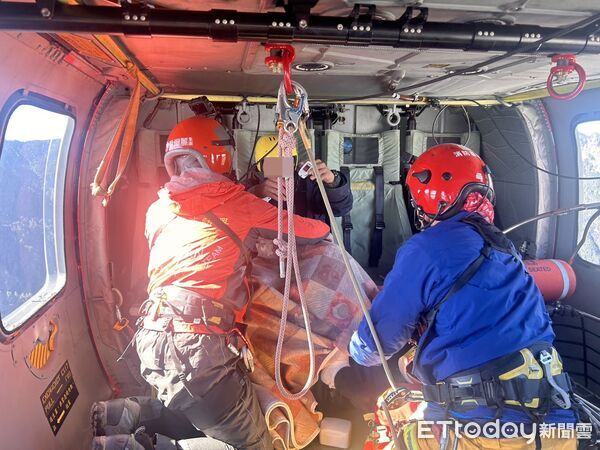 ▲▼山友爬畢祿山摔斷腳踝。(圖/地方中心翻攝)