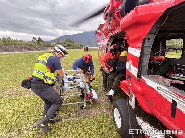 ▲▼山友爬畢祿山摔斷腳踝。(圖/地方中心翻攝)
