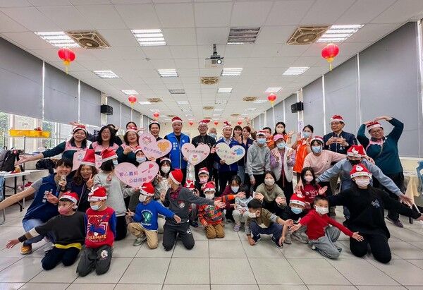 ▲大園區公所「大手攜小手」愛心送暖