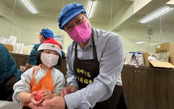 ▲大園區公所「大手攜小手」愛心送暖