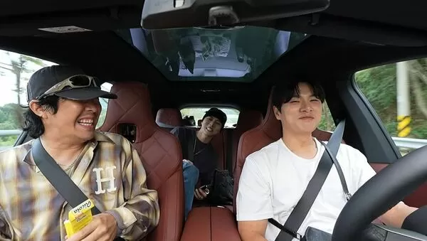 ▲▼玩什麼好呢。(圖/翻攝自Instagram/hangout_with_yoo)