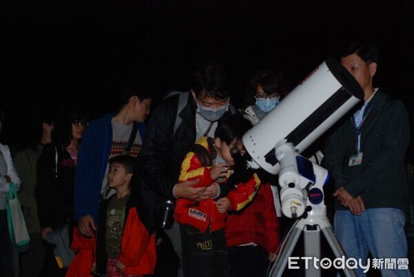 ▲雙子座流星雨將在12月14日迎來極大期,是今年觀測條件最佳的流星雨之一,南瀛天文館將推出天文講座、星空導覽與高山直播,邀民眾一同欣賞歲末最亮流星。(記者林東良翻攝,下同)