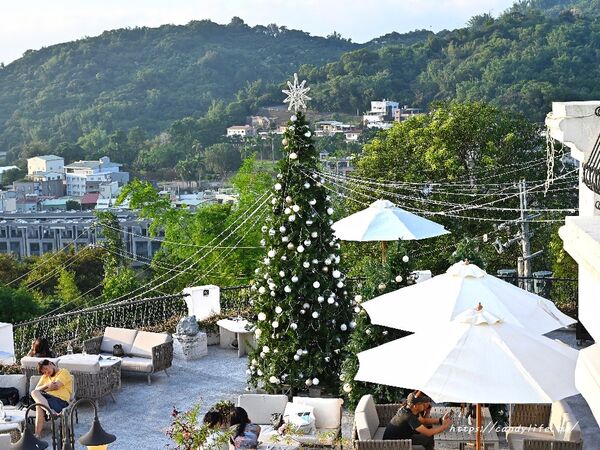▲▼台中最浪漫聖誕景點「眺高STAY WITH MOUNTAIN」,坐擁百萬夜景,聖誕季無開放訂位。(圖/部落客糖糖提供)