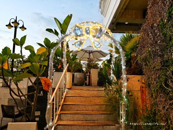 ▲▼台中最浪漫聖誕景點「眺高STAY WITH MOUNTAIN」,坐擁百萬夜景,聖誕季無開放訂位。(圖/部落客糖糖提供)