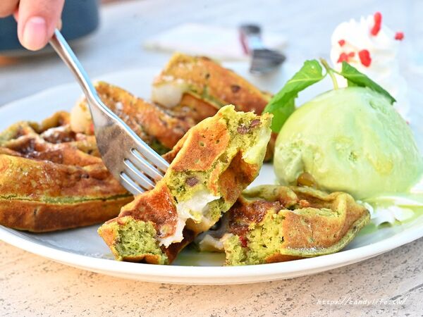 ▲▼台中最浪漫聖誕景點「眺高STAY WITH MOUNTAIN」,坐擁百萬夜景,聖誕季無開放訂位。(圖/部落客糖糖提供)