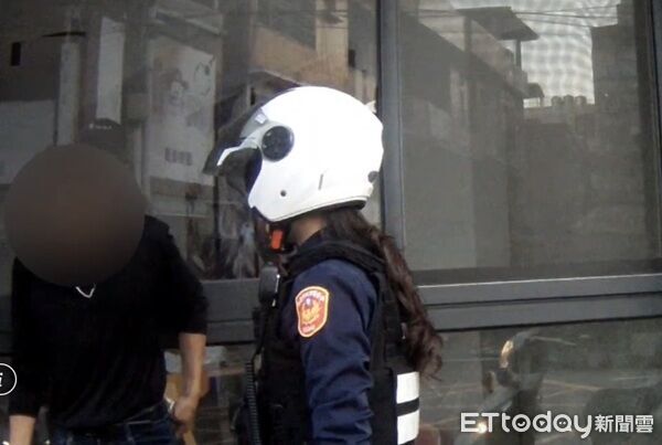 ▲▼警方守株待兔逮捕翁男,並指他騎贓車逛大街,嚇的翁男啞口無言。(圖/桃園警分局提供)