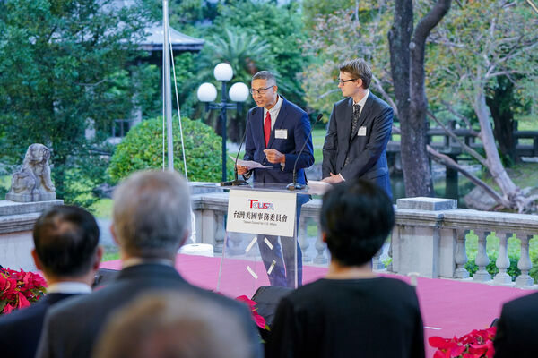 ▲▼台灣美國事務委員會舉辦年度「花園酒會」(Garden Party),外交部長林佳龍、美國在台協會(AIT)處長谷立言(Raymond Greene)。(圖/翻攝自Facebook/林佳龍)