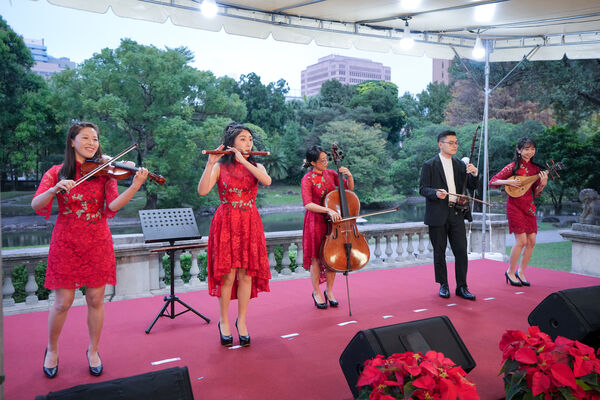 ▲▼台灣美國事務委員會舉辦年度「花園酒會」(Garden Party),外交部長林佳龍、美國在台協會(AIT)處長谷立言(Raymond Greene)。(圖/翻攝自Facebook/林佳龍)