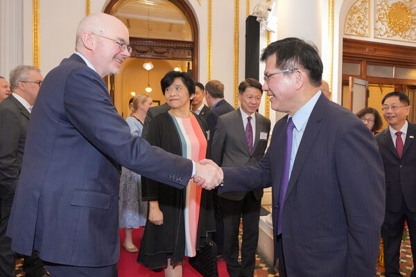 ▲▼台灣美國事務委員會舉辦年度「花園酒會」(Garden Party),外交部長林佳龍、美國在台協會(AIT)處長谷立言(Raymond Greene)。(圖/翻攝自Facebook/林佳龍)