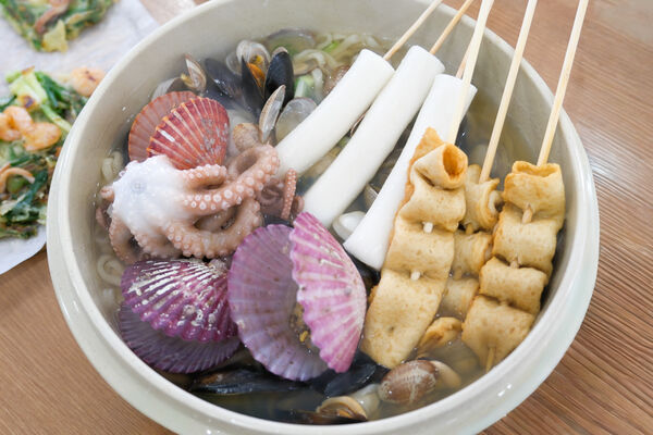 ▲▼韓國釜山「海雲台31cm海鮮刀削麵松亭總店」,海雲台必吃美食,滿滿一鍋海鮮超過癮。(圖/部落客飛天璇提供)