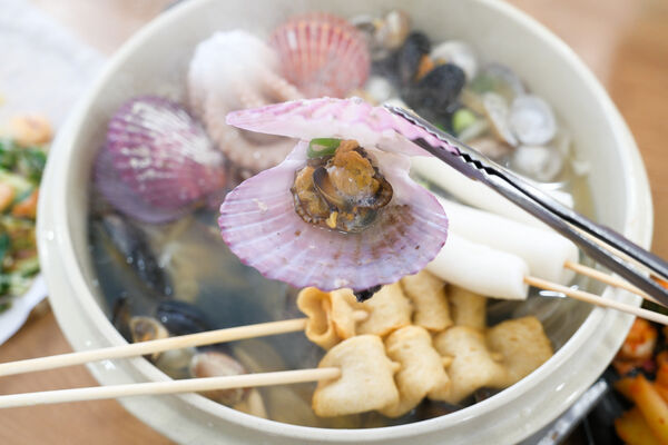 ▲▼韓國釜山「海雲台31cm海鮮刀削麵松亭總店」,海雲台必吃美食,滿滿一鍋海鮮超過癮。(圖/部落客飛天璇提供)