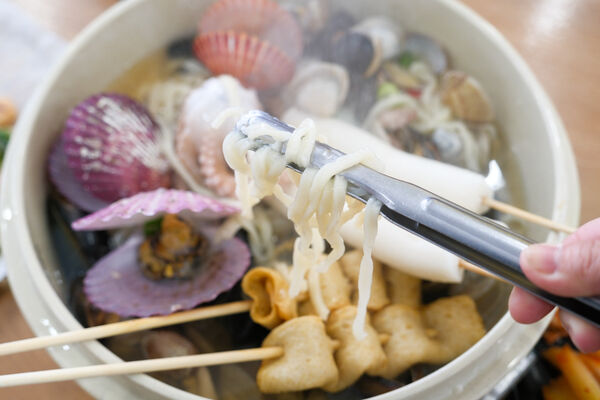 ▲▼韓國釜山「海雲台31cm海鮮刀削麵松亭總店」,海雲台必吃美食,滿滿一鍋海鮮超過癮。(圖/部落客飛天璇提供)