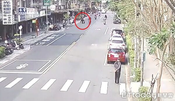 ▲張男向辜男喬債未果,持鋸子怒砍遭警方逮捕。(圖/記者陸運陞翻攝)