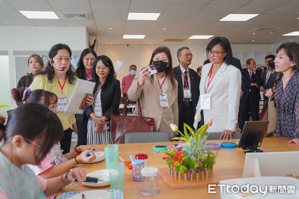 ▲貝里斯大使參訪屏東美和科技大學。(圖/美和科大提供)