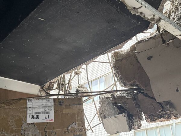 ▲板橋「定食8」氣爆,現場滿目瘡痍,鋼筋明顯外露。(圖/新北市府提供)