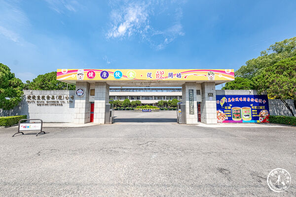 ▲▼雲林斗六「欣欣國軍罐頭工廠」,必買營養口糧、紅燒肉、羊肉爐、無限量試吃到飽。(圖/部落客桃桃提供)