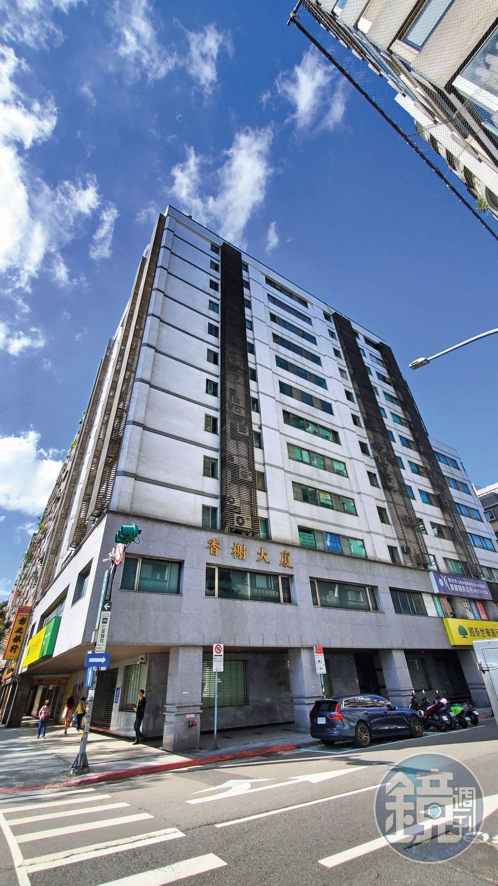 高翬突然收掉位在台北市民生東路小巷的無照安親班,轉移至仁愛路4段大樓(圖),打算另起爐灶。