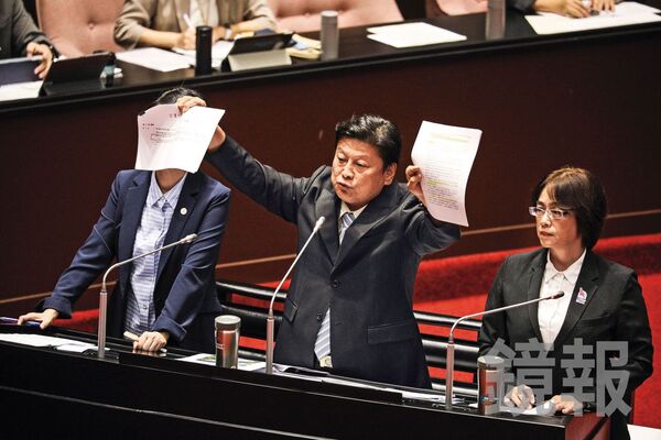 國民黨總召向來兼任政策會執行長,確保黨中央與黨團溝通無礙。(鏡報鄒保祥)