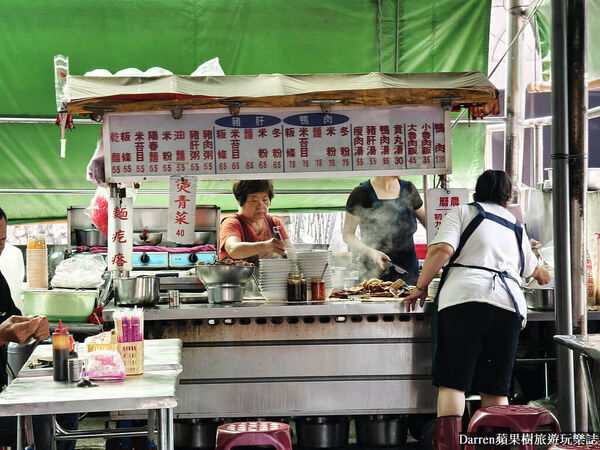▲▼中壢在地人早餐中壢隱藏美味,土地公廟前超人氣豬肝粥小吃攤。(圖/部落客DARREN提供)