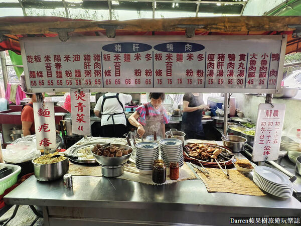 ▲▼中壢在地人早餐中壢隱藏美味,土地公廟前超人氣豬肝粥小吃攤。(圖/部落客DARREN提供)