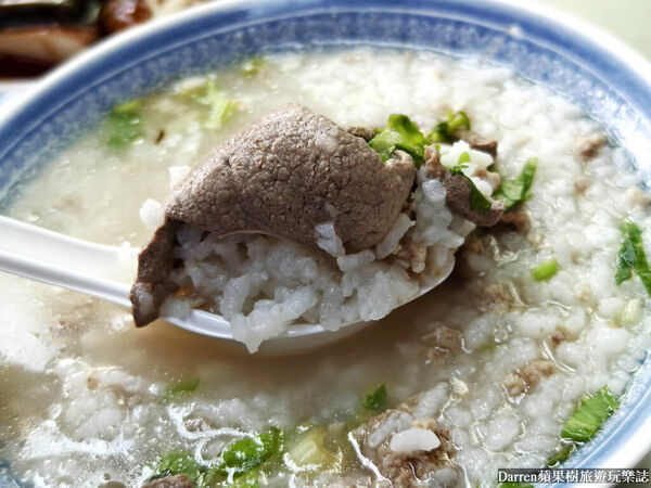 ▲▼中壢在地人早餐中壢隱藏美味,土地公廟前超人氣豬肝粥小吃攤。(圖/部落客DARREN提供)